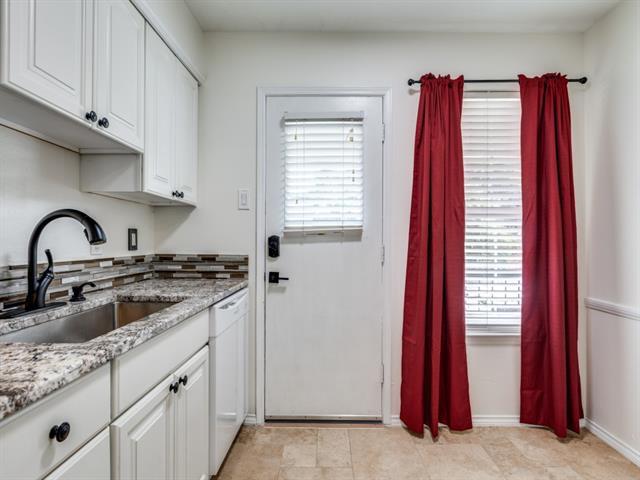 Foto del edificio - 10216 Regal Oaks Dr