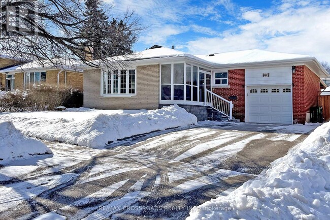 Building Photo - 46 Perivale Crescent