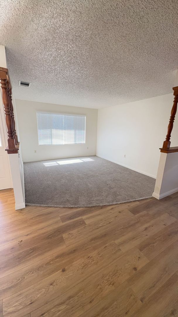 Foto del edificio - 3 BEDROOM VICTORVILLE HOME