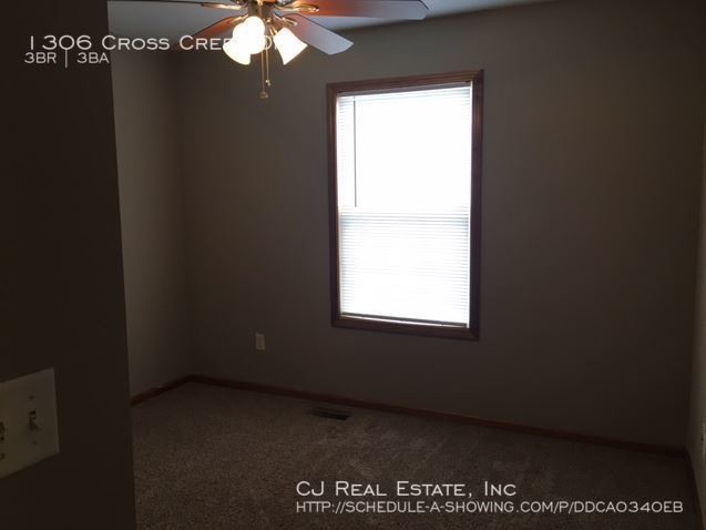 Building Photo - 1306 SW Cross Creek Dr