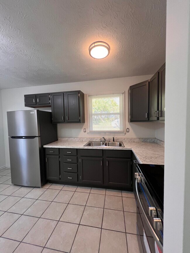 Building Photo - 1602 Astaire Ct