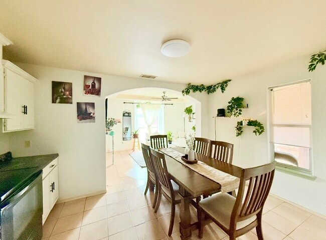 Foto del edificio - 4707 Los Laureles Ln