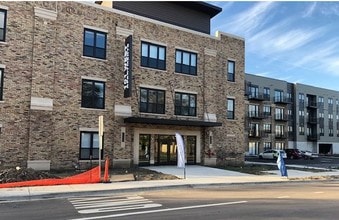 Building Photo - HIGHPOINT Barrington