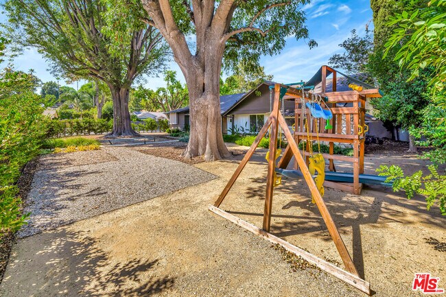 Foto del edificio - 19841 Henshaw St