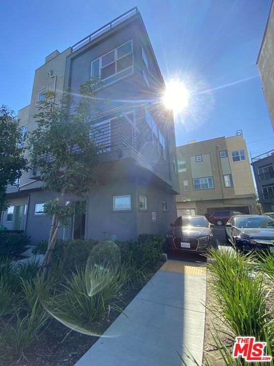 Building Photo - 2753 Waverly Dr