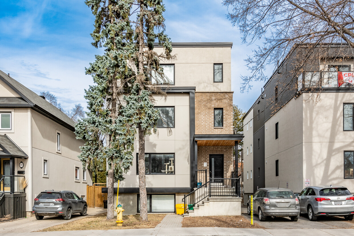 Primary Photo - 119 Sweetland Av