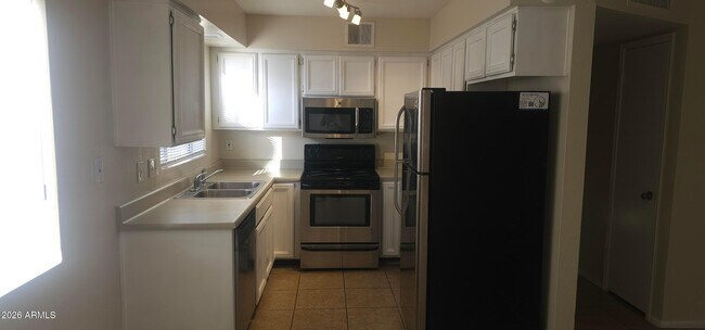 Foto del edificio - 635 N Arrowhead Dr