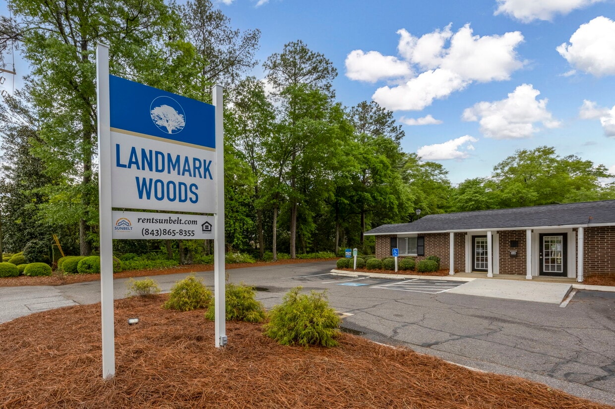 Primary Photo - Landmark Woods Apartment Homes
