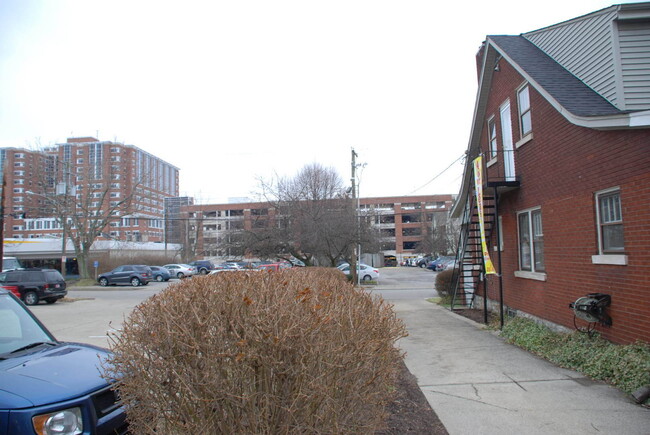 Building Photo - 5-6 BR house on UK campus - FALL 2024-2025