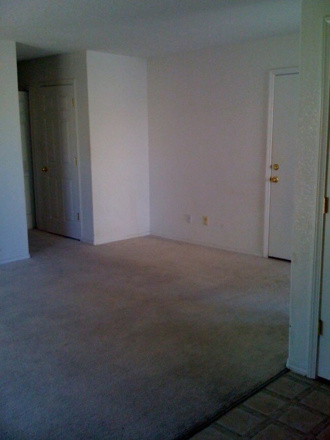 Building Photo - 10800 Habanero Way SE
