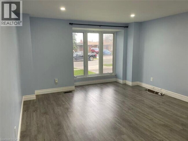 Photo du bâtiment - 390 E 23rd St