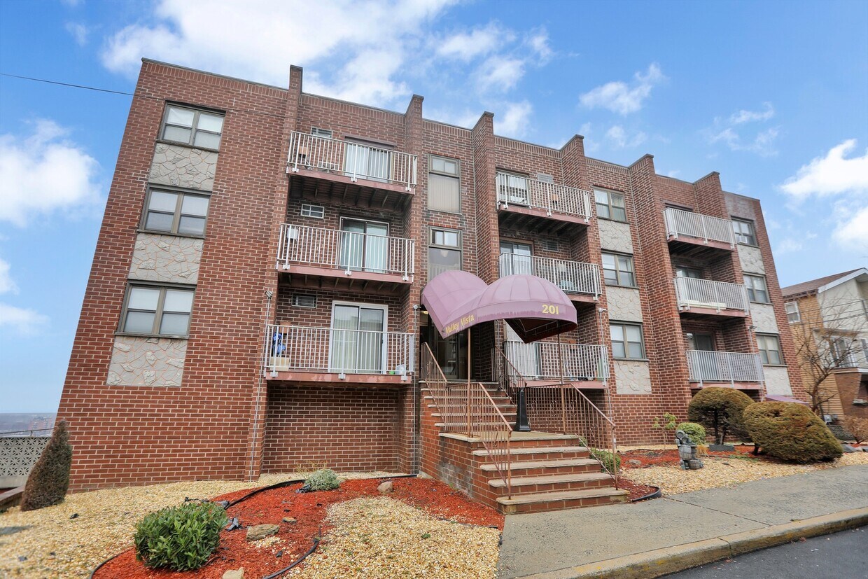 Primary Photo - 201 12th St