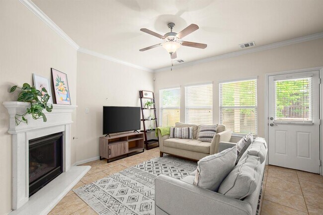 Building Photo - 10012 Epic Knoll Dr