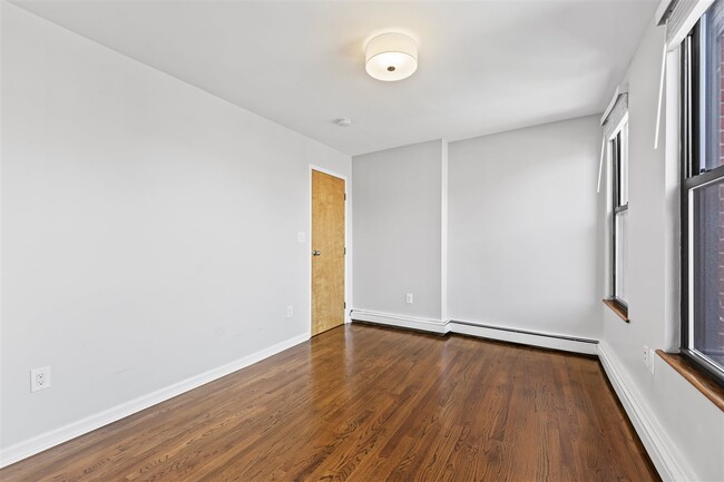 Building Photo - 540 Jersey Ave