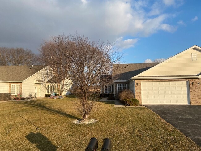 Building Photo - 10253 Marblewing Rd