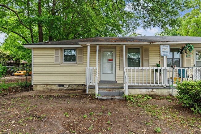 Comfortable 2BR / 1BA Home in Convenient North Charleston Location - Comfortable 2BR / 1BA Home in Convenient North Charleston Location