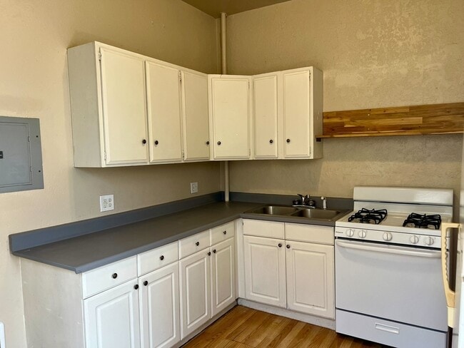 Building Photo - 512-514-514 E 500 S