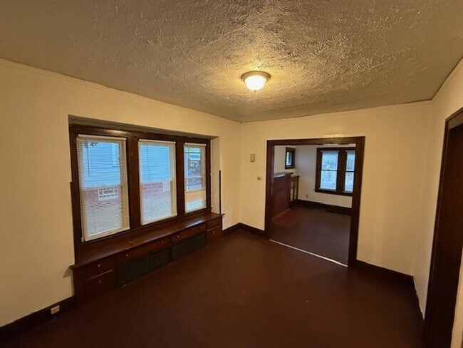 Foto del edificio - Charming 4-Bedroom Single Family Home for Rent!