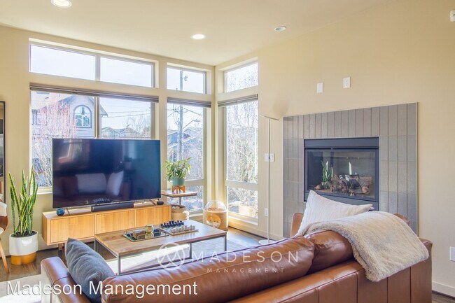 Foto del edificio - 3 br, 2.5 bath House - 7447 4th Ave NE