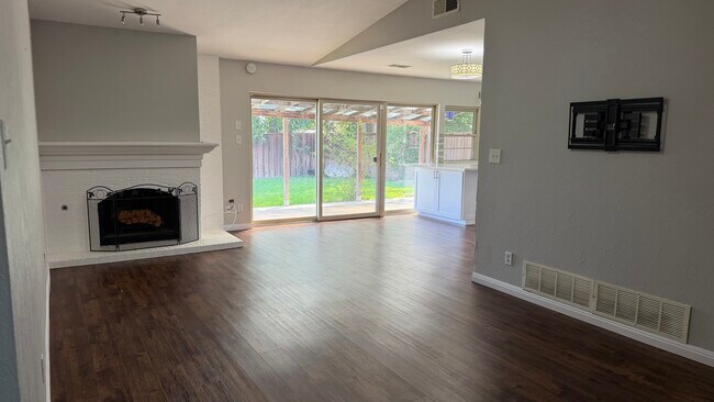 Foto del edificio - 1803 Redbud Cir