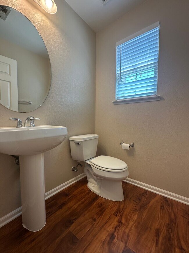 Building Photo - Beautiful Corner Unit in Gated Community