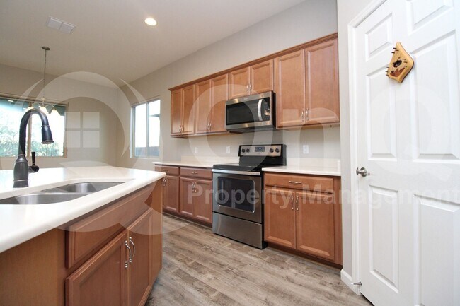 Building Photo - 13030 N Spinystar Dr