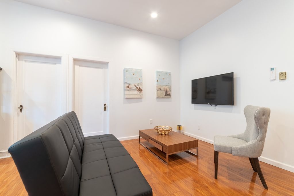 Foto principal - 323 Summit Ave