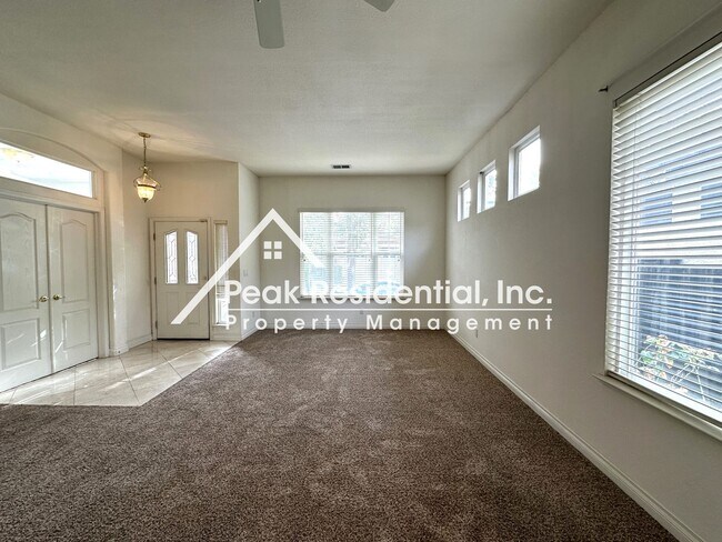 Foto del edificio - Beautiful Gold River 3bd/2ba Home with 2 C...