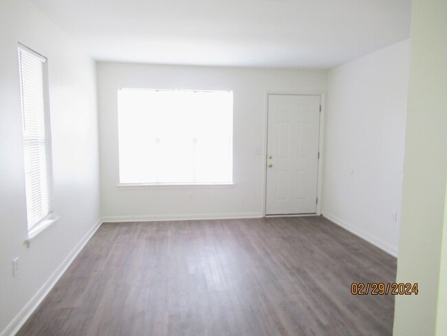 Building Photo - 251 Rast St