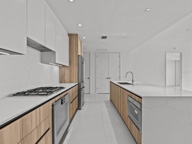 Foto del edificio - 1020 Sunset Point Rd
