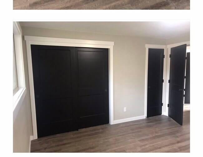 Building Photo - 8204 Cirque Dr W