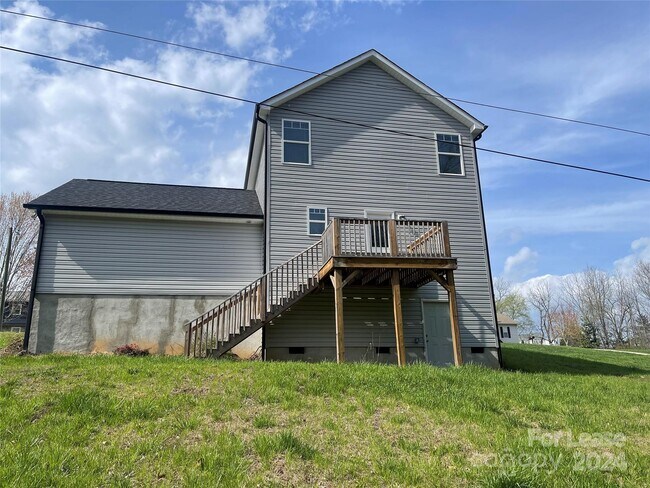 Building Photo - 1711 Greenbrooke Rd
