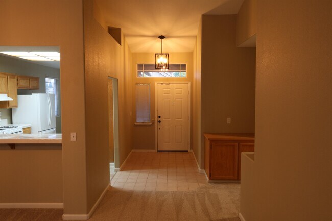 Building Photo - 739 Edenderry Dr