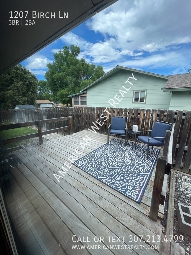 Building Photo - 3bed/2bath/2car with basement