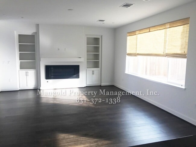 Foto del edificio - 4 Bed 3 Bath Home in Incredible Coastal Location
