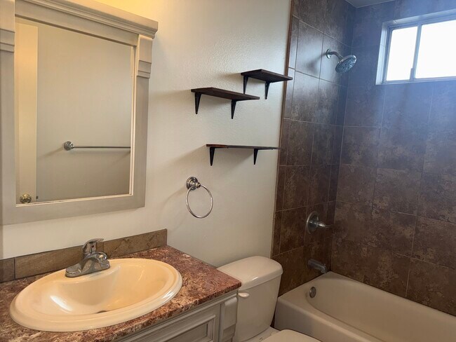 Building Photo - 16703 Lynn Ln