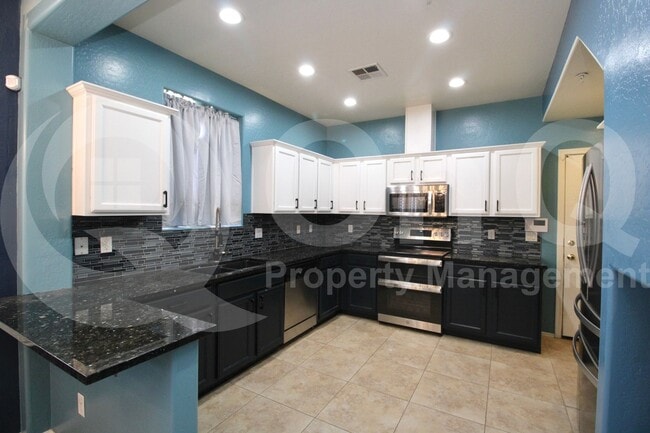 Building Photo - 1225 N 36th St