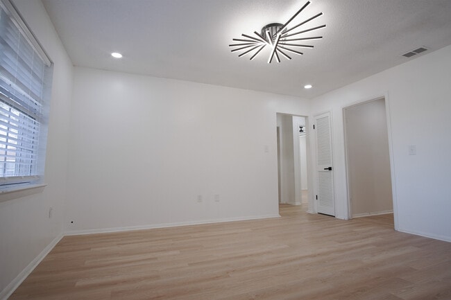 Foto del edificio - 106 Woodhouse Ln