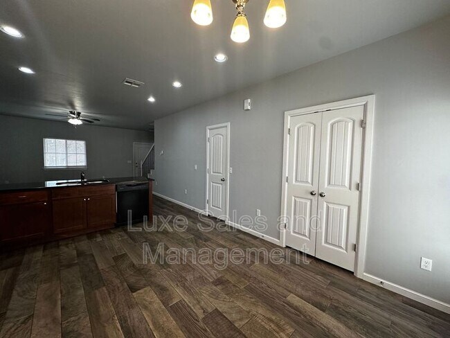 Foto del edificio - 1120 E Campbell St