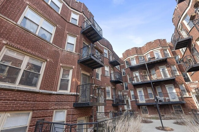 Foto del edificio - 2 bedroom in Chicago IL 60626