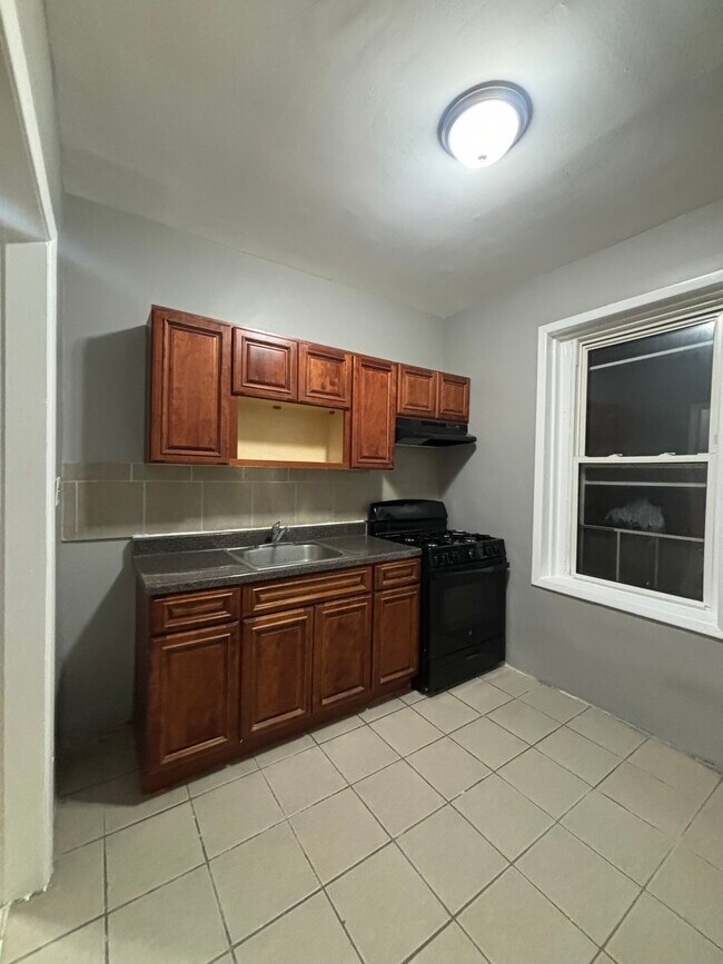 196 Roseville Ave 42 - 205 Roseville Ave