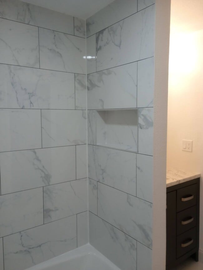 Bath 2 - 712 W Bond St