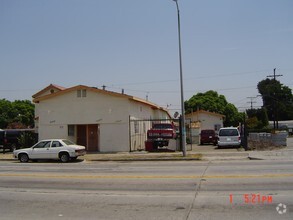 Building Photo - 10404 S Main St