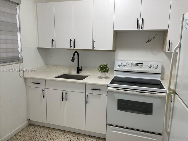 Foto del edificio - 142 SW 18th Ave