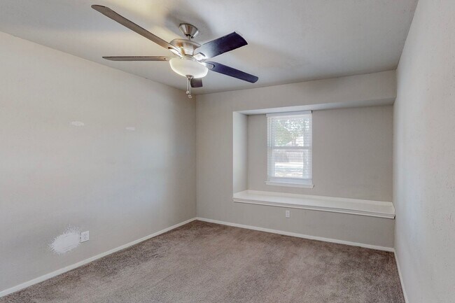 Foto del edificio - Available June 1st! 3 Bedroom 2 Bath East ...
