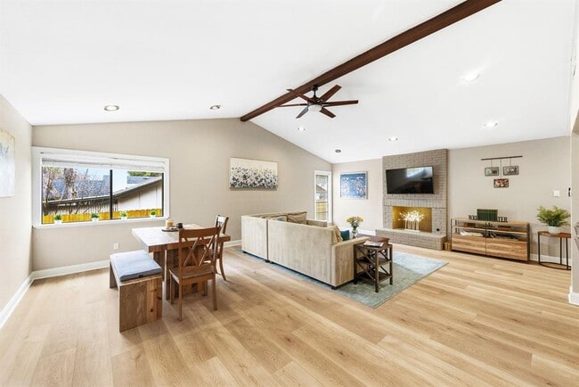 Foto del edificio - 7210 Towering Oaks Dr