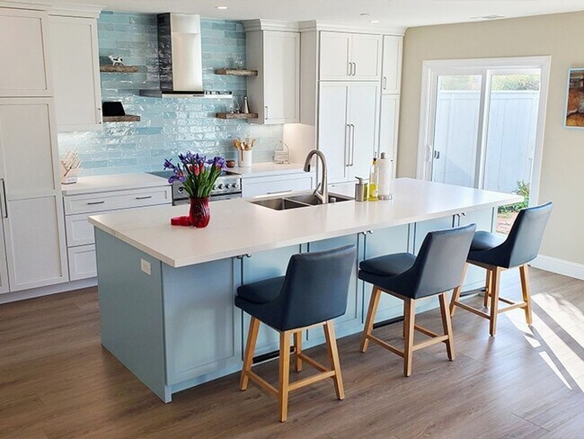Foto del edificio - SEASIDE CHARM MEETS DELTA LIVING: YOUR SUN...