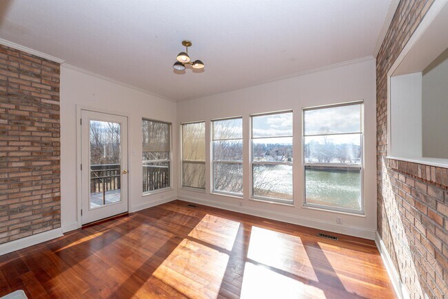 Building Photo - 240 Royal Oaks Dr