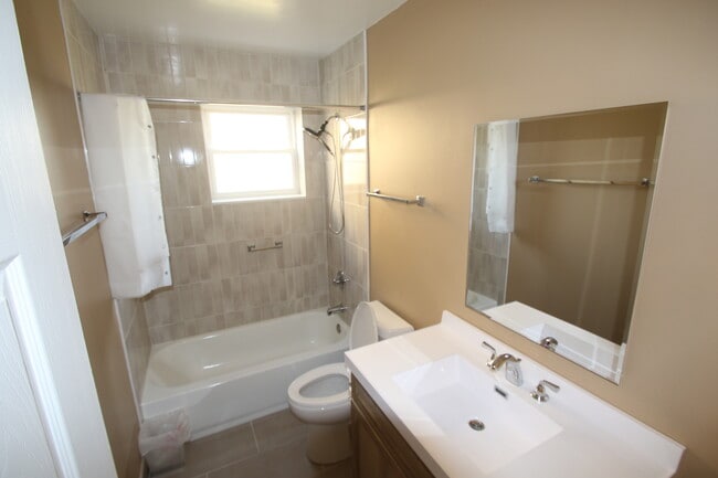 Building Photo - 539 Ida Ct