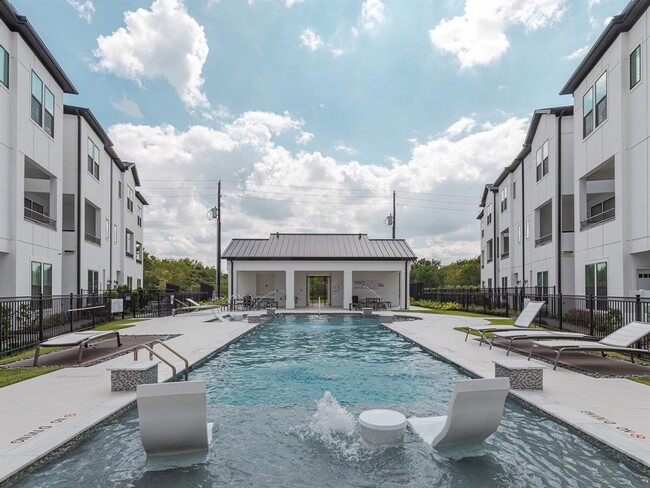 Building Photo - 2808 Grand Fountains Dr